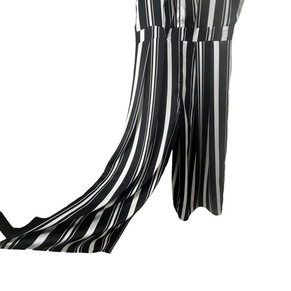 Romeo & Juliet Couture Wide Leg Jumpsuit Size Large  Black & White One Piece - Picture 4 of 13